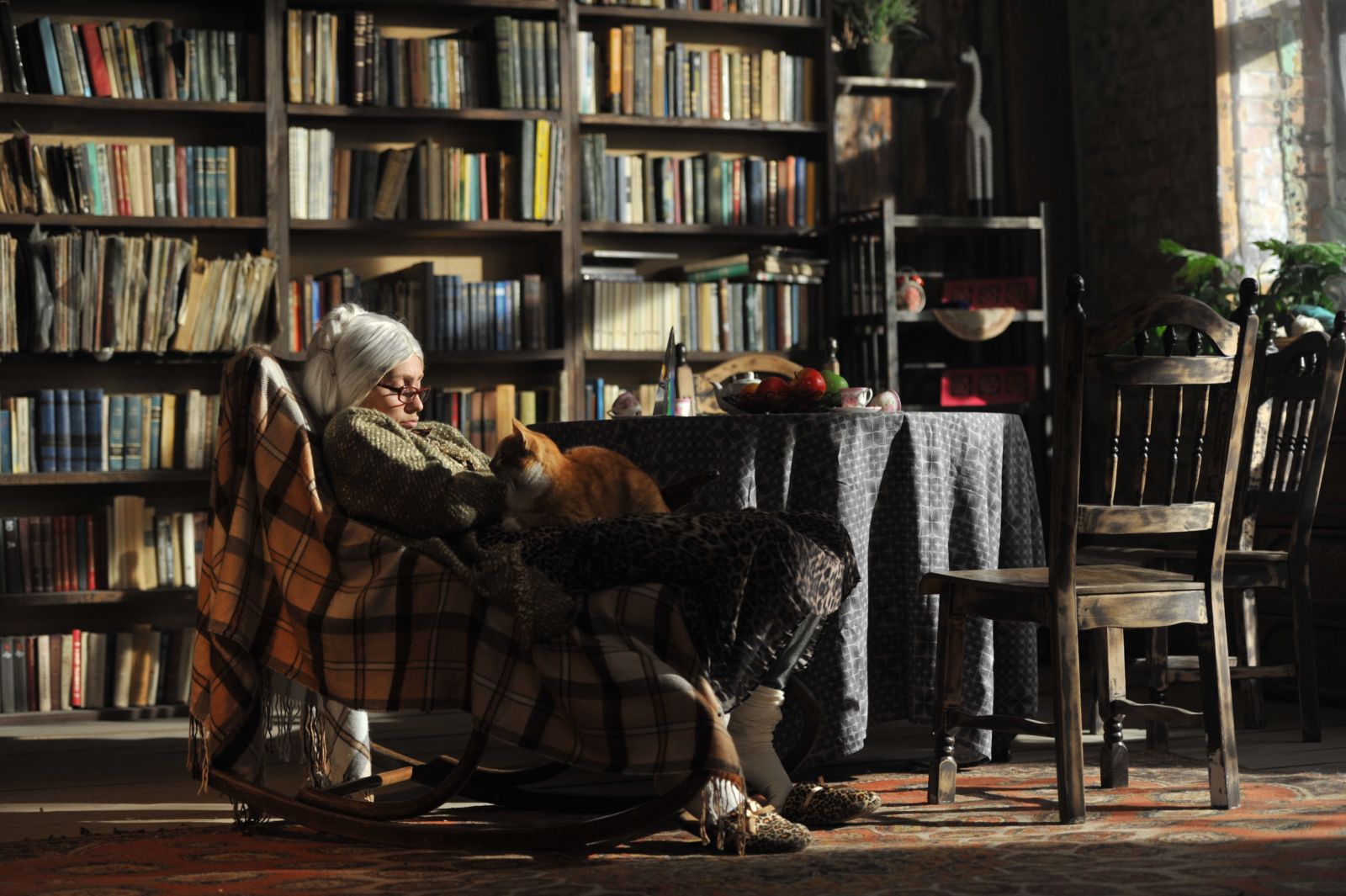 Регина Тодоренко перевоплотилась в 75-летнюю старуху в новом клипе